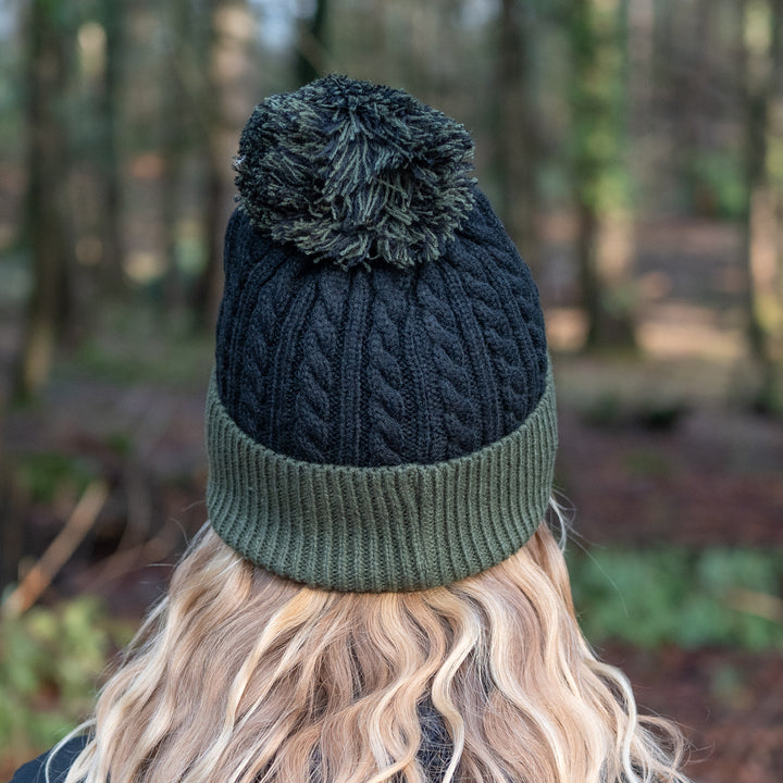 Cable knit bobble beanie - Green/Black
