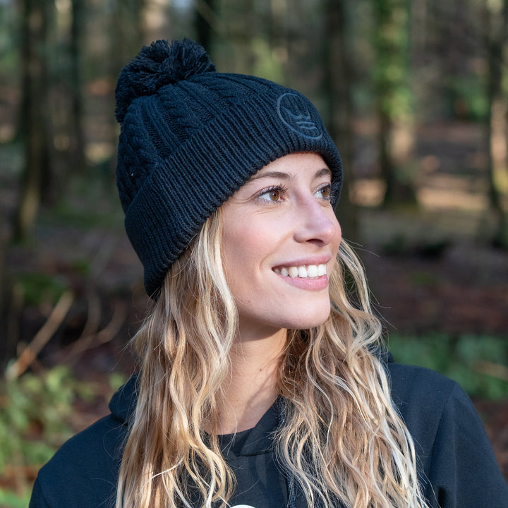 Cable knit bobble beanie - Stealth black