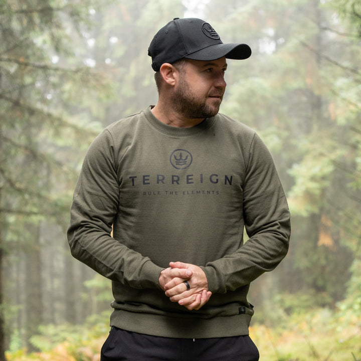 Green Jumper with Black Chesta