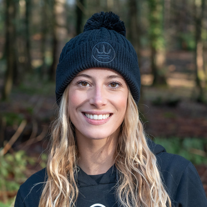 Cable knit bobble beanie - Stealth black