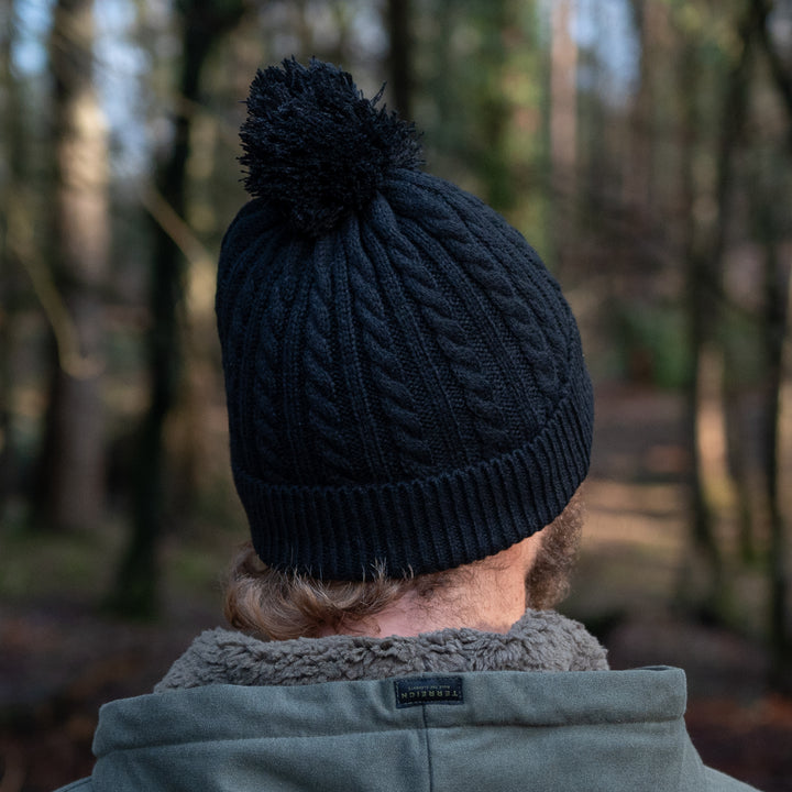 Cable knit bobble beanie - Stealth black