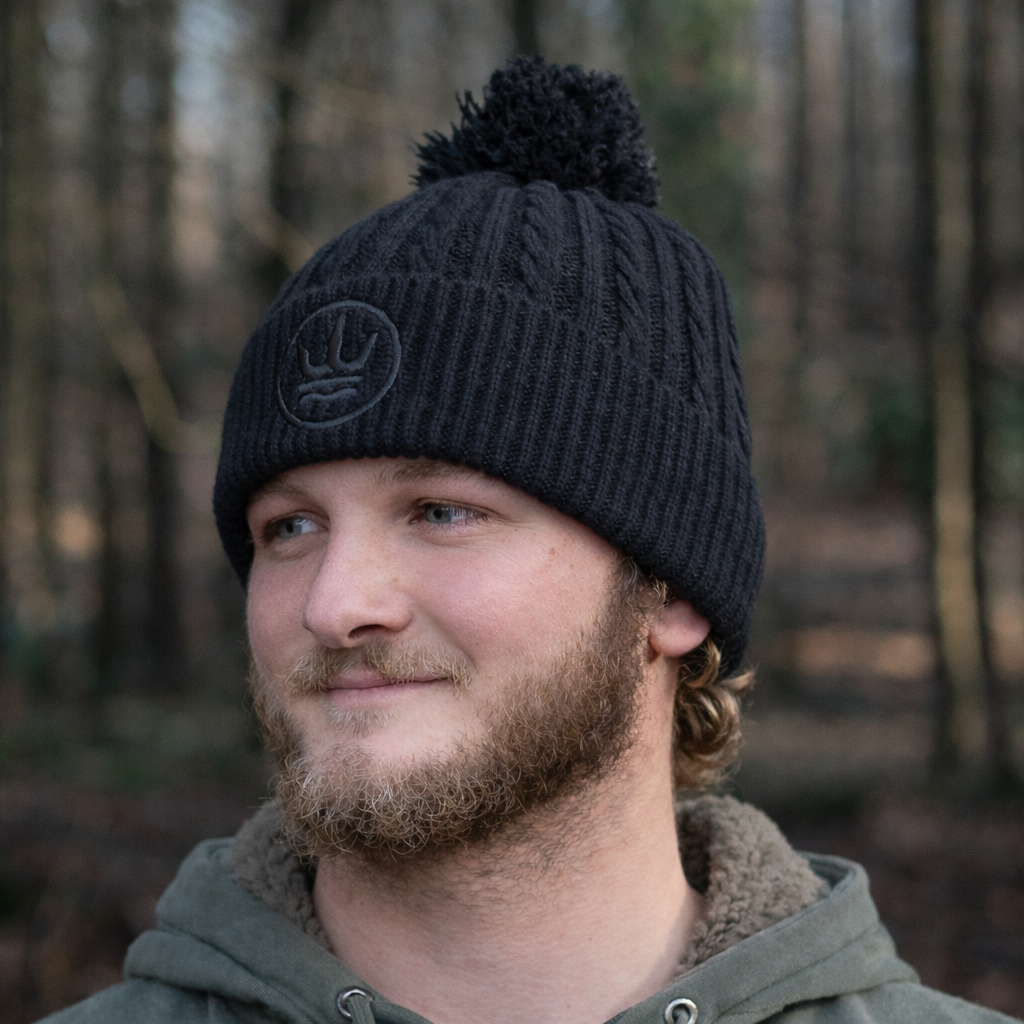 Cable knit bobble beanie - Stealth black